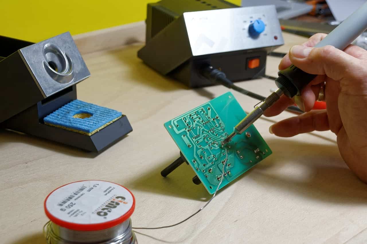 electrónica ou eletrônica